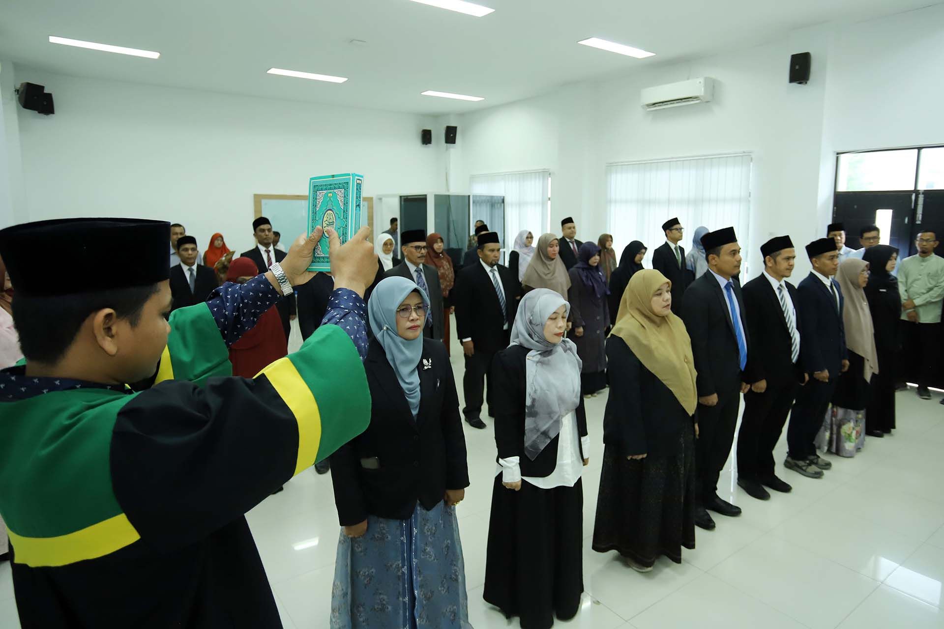 Lantik Kaprodi dan Sekretaris Prodi PTI, Rektor: Jangan Persulit Mahasiswa